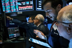 Thêm một lần ông Trump và Fed thúc đẩy tâm lý giới đầu tư
